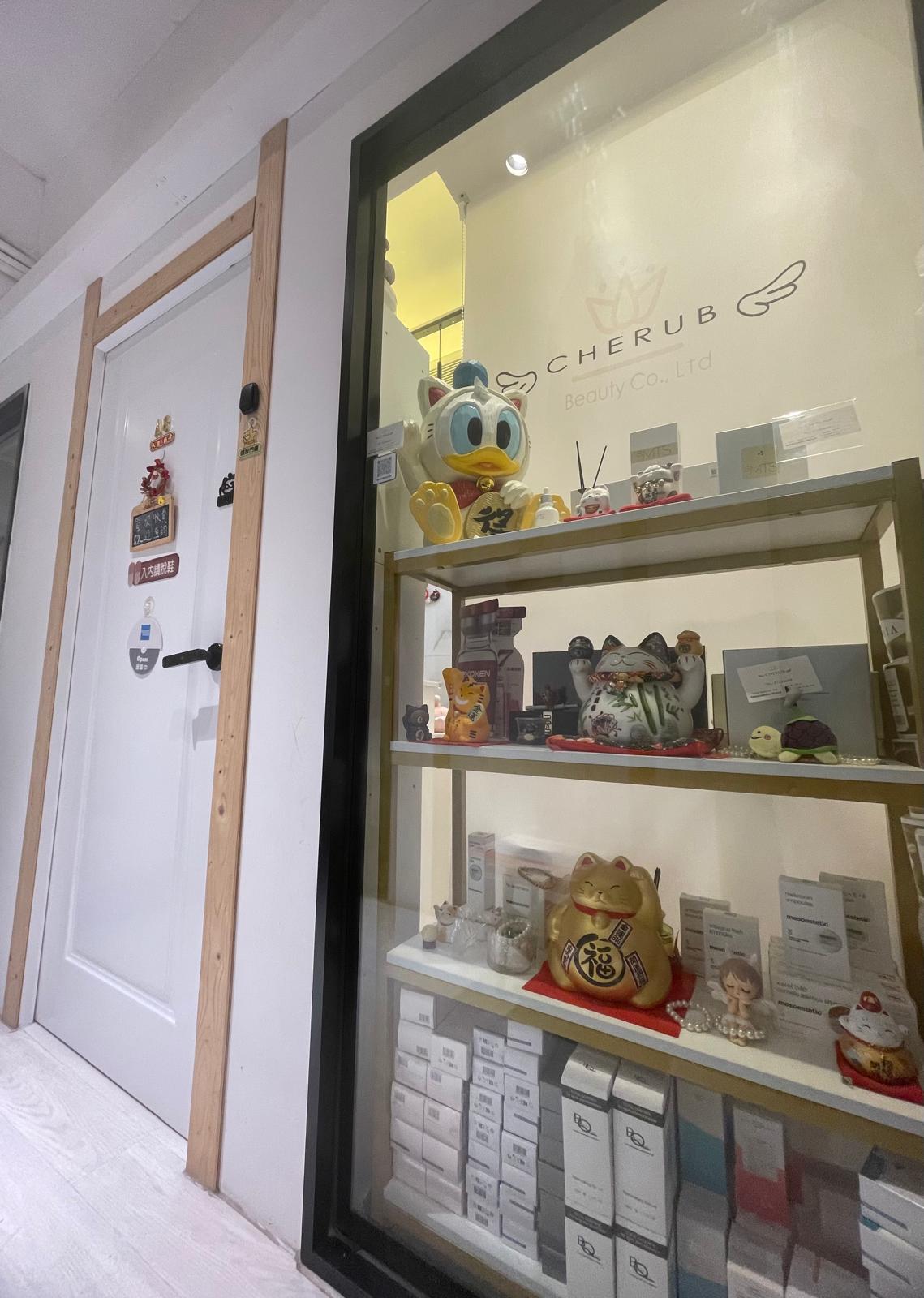 觀塘美容店櫥窗展示